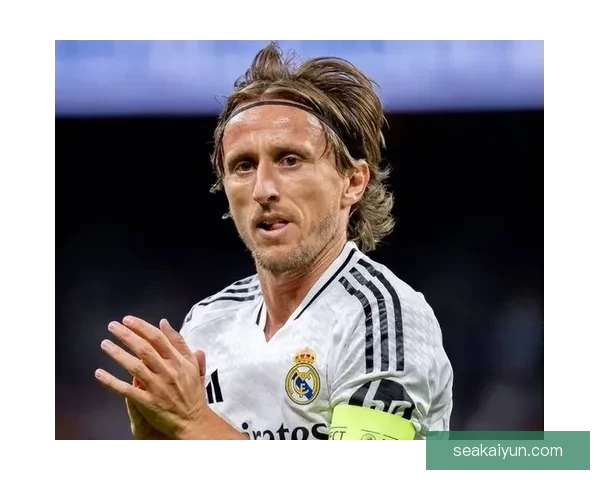 莫德里奇续写传奇：皇马核心表现稳健，助球队状态回暖